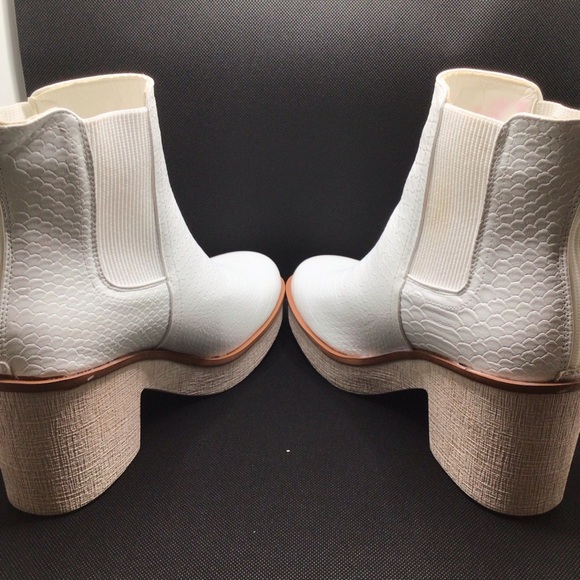 Pierre Dumas Womens Clue-7 White Snake Scale Textured Platform Ankle Boot Size 9 - Picture 6 of 11